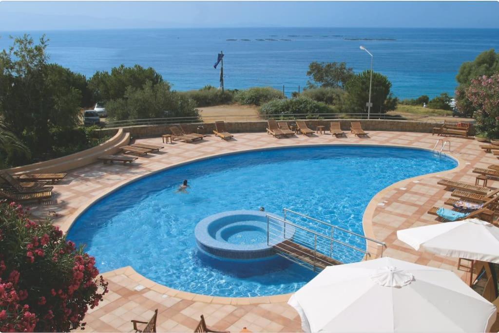 F2 Vue Mer Dans Residence Avec Piscine Ajaccio  Exterior photo